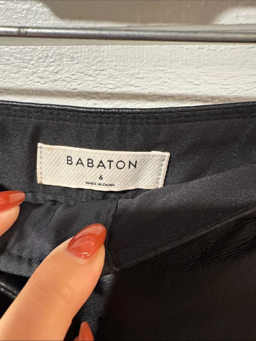 BABATON Vegan Leather Wide Leg Shorts- Sleek Classic Style- size 6 - Picture 2 of 4